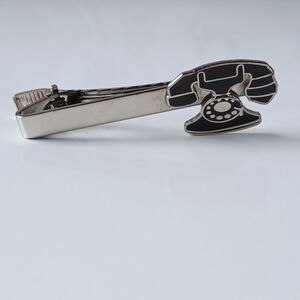 VINTAGE TIE CLIP SILVERTONE W/BLACK ENAMEL ROTARY PHONE 2.25" (L) x 5/8" (W)